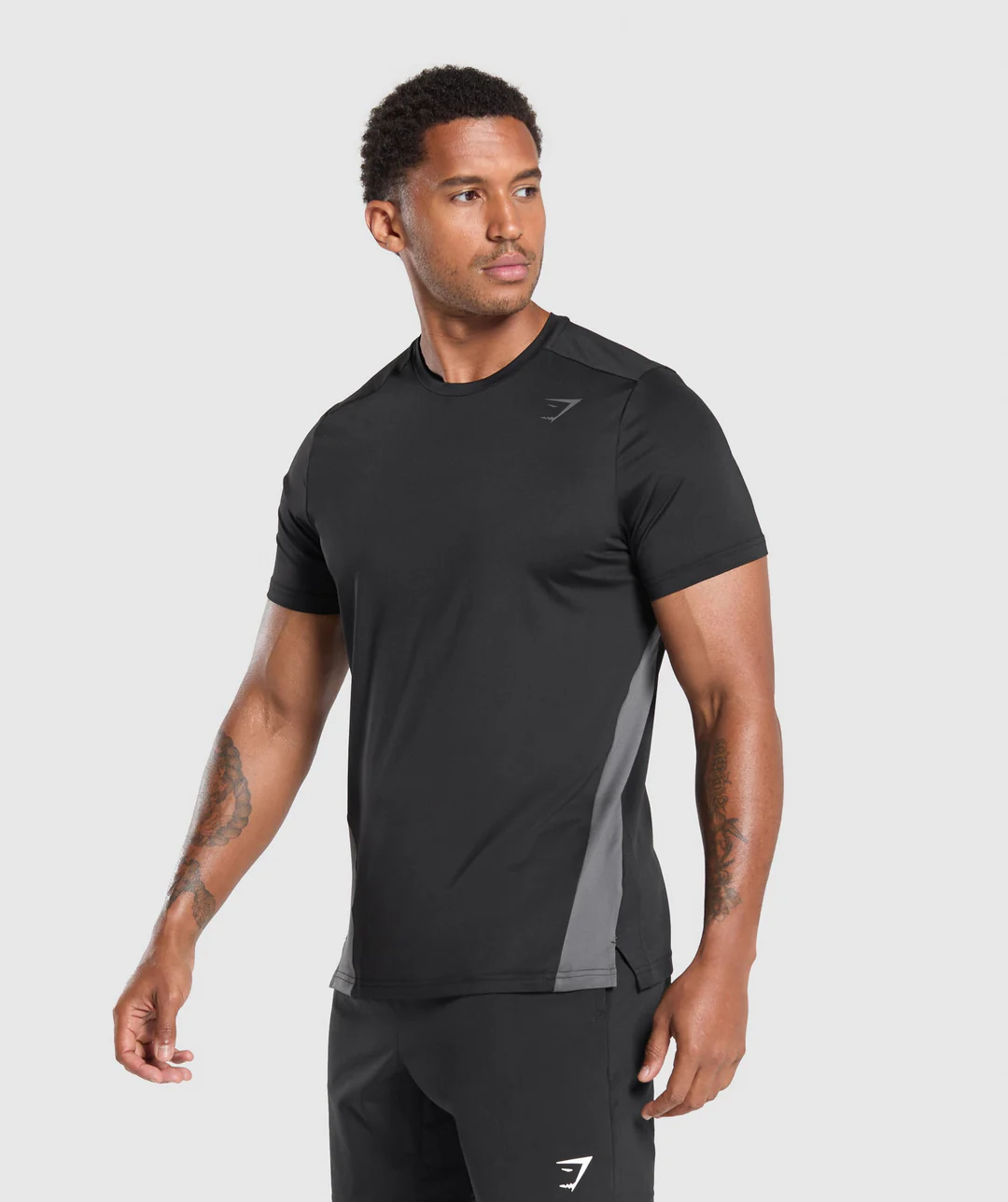 man- black slim cut long sleeved sports t-shirt